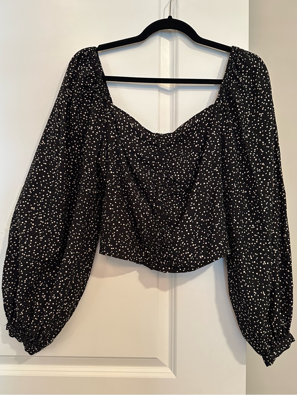 A New Day Black & White Polka Dot Ruched Cropped Top with Balloon Sleeves Sz M